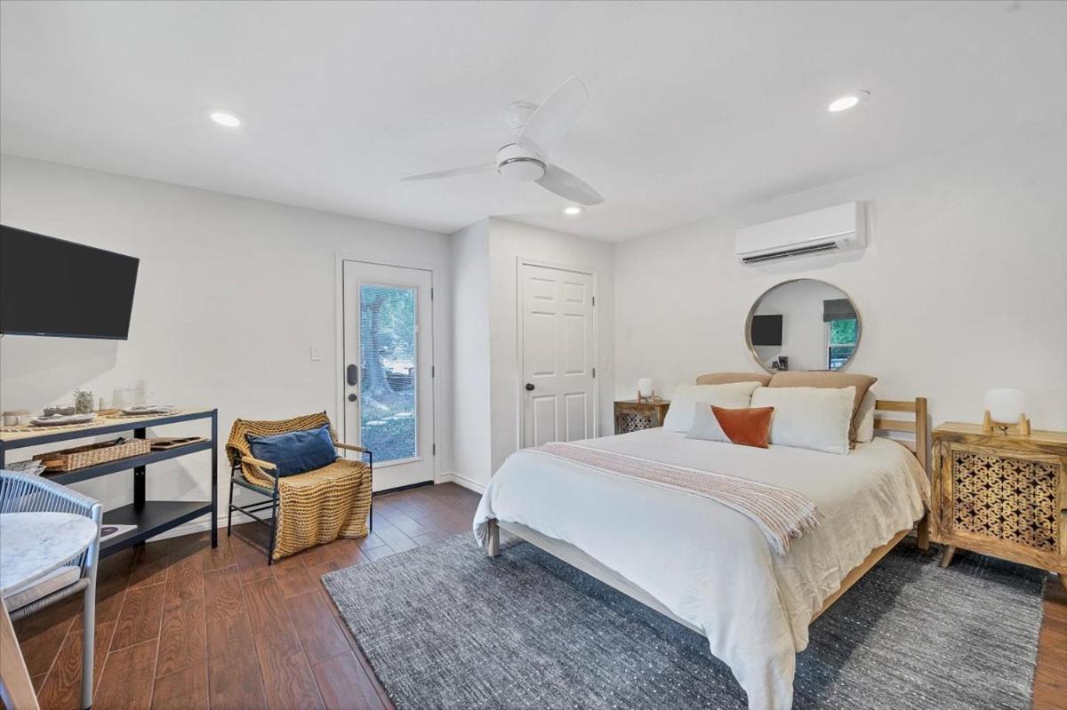 Relaxing Alpaca Ranch Mins From Downtown Wimberley Villa Exterior foto